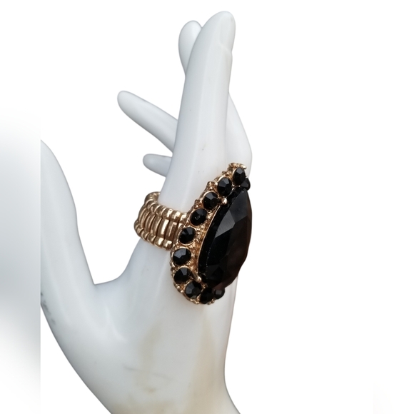 VINTAGE GOLDTONE WITH BLACK GLASS RHINESTONES STRETCH COCKTAIL RING - Picture 2 of 6